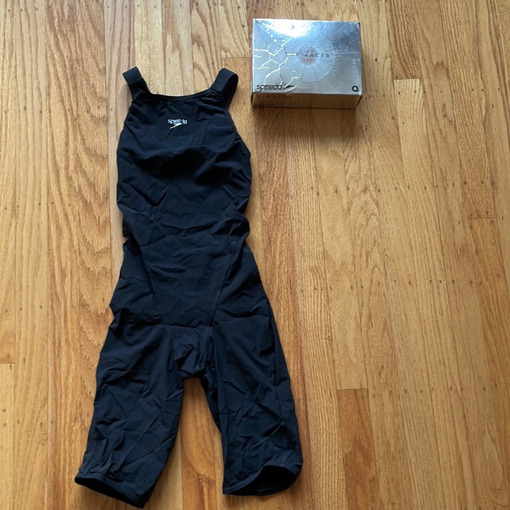 I’m selling a Fastskin LZR Racer Pro tec suit.